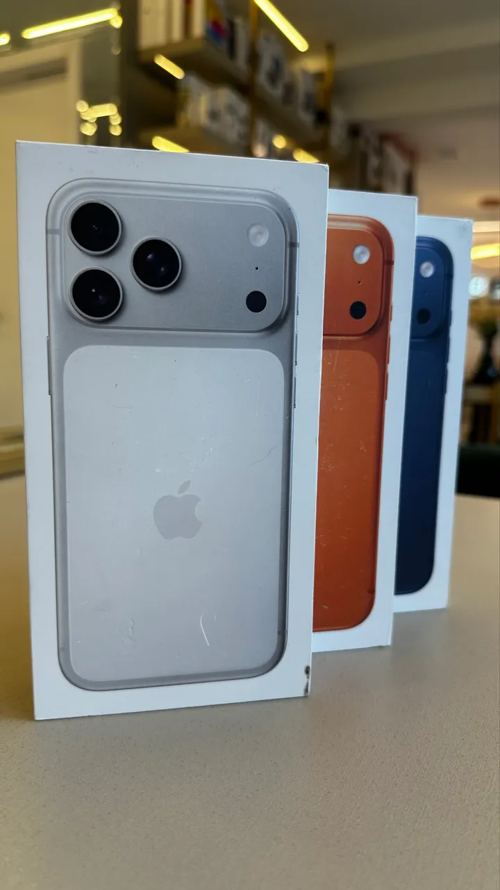 Lote 3 iPhones 17 Pro 256GB em caixa — Natural / Cosmic Orange / Blue Titanium